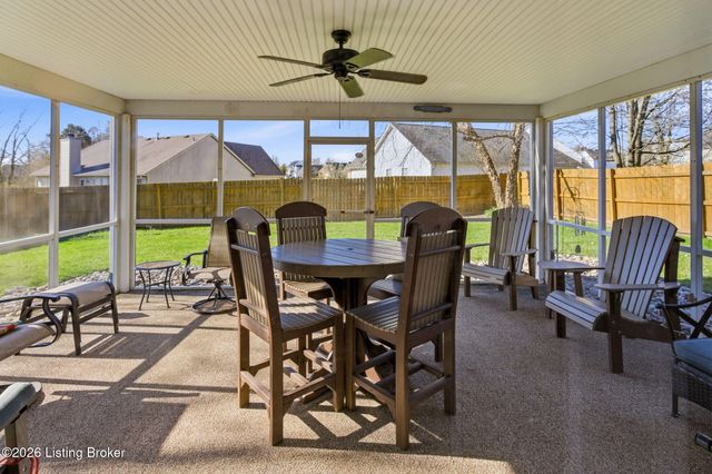 9022 Black Powder Ln, Louisville, KY 40228