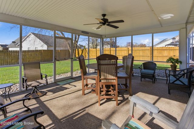 9022 Black Powder Ln, Louisville, KY 40228