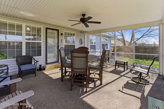 9022 Black Powder Ln, Louisville, KY 40228