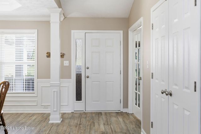 9022 Black Powder Ln, Louisville, KY 40228