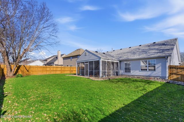 9022 Black Powder Ln, Louisville, KY 40228