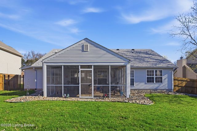 9022 Black Powder Ln, Louisville, KY 40228