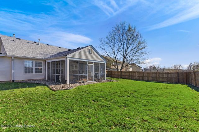 9022 Black Powder Ln, Louisville, KY 40228