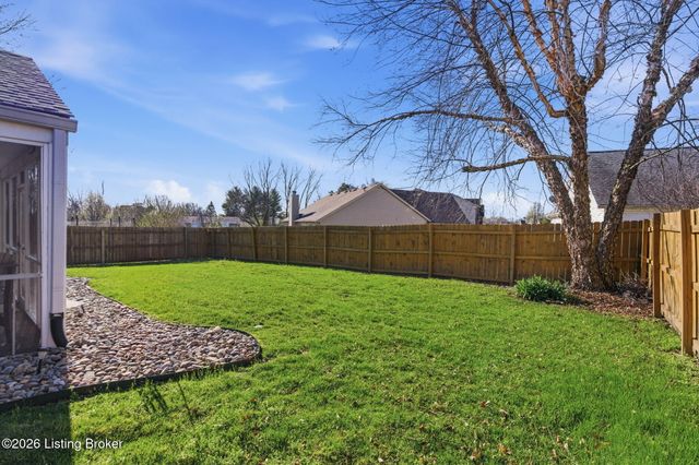 9022 Black Powder Ln, Louisville, KY 40228