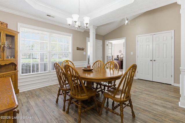 9022 Black Powder Ln, Louisville, KY 40228