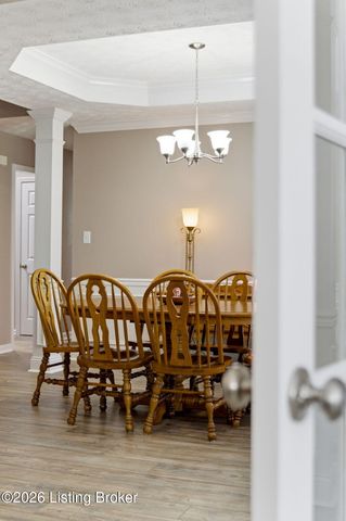 9022 Black Powder Ln, Louisville, KY 40228