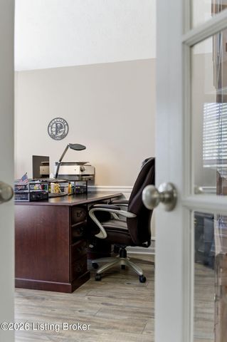 9022 Black Powder Ln, Louisville, KY 40228