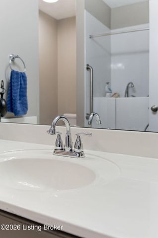 9022 Black Powder Ln, Louisville, KY 40228