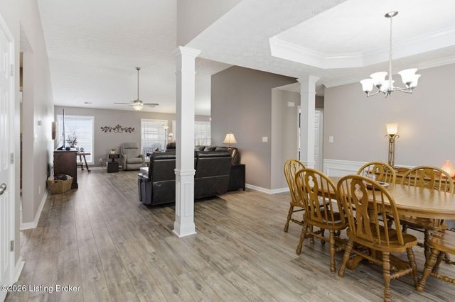 9022 Black Powder Ln, Louisville, KY 40228