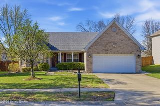 9022 Black Powder Ln, Louisville, KY 40228