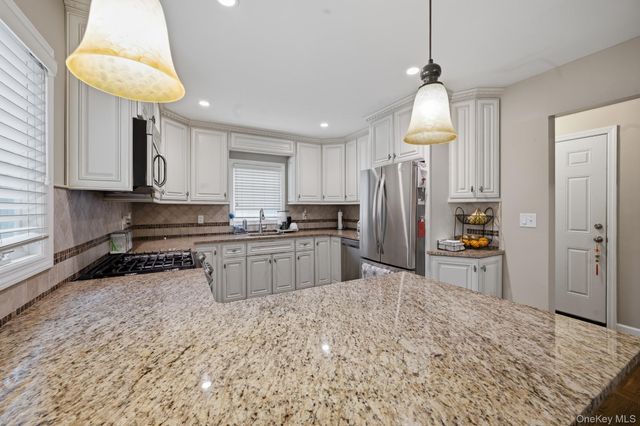 4 Pequot Avenue, Port Washington, NY 11050