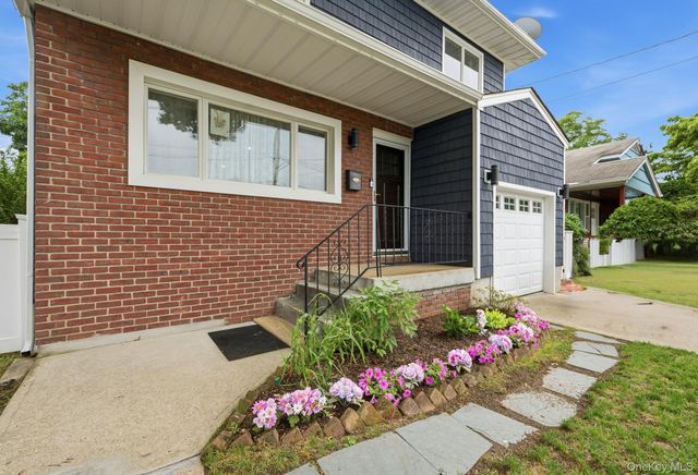 4 Pequot Avenue, Port Washington, NY 11050