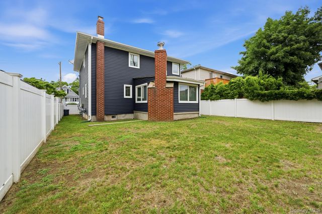 4 Pequot Avenue, Port Washington, NY 11050