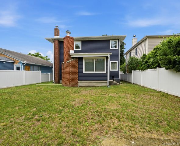 4 Pequot Avenue, Port Washington, NY 11050