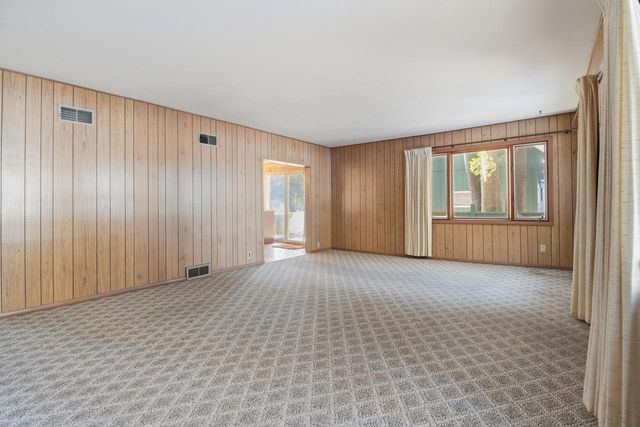 1324 W Green Lake DRIVE, West Bend, WI 53090