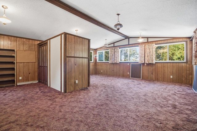 1324 W Green Lake DRIVE, West Bend, WI 53090