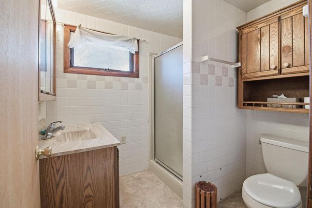 1324 W Green Lake DRIVE, West Bend, WI 53090