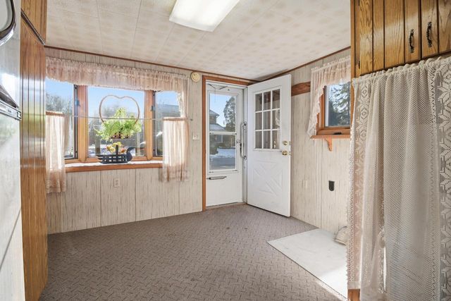 1324 W Green Lake DRIVE, West Bend, WI 53090