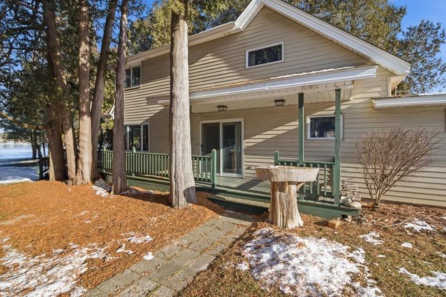 1324 W Green Lake DRIVE, West Bend, WI 53090