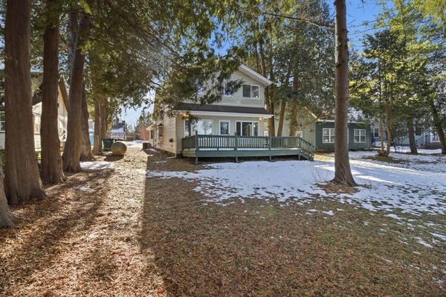 1324 W Green Lake DRIVE, West Bend, WI 53090