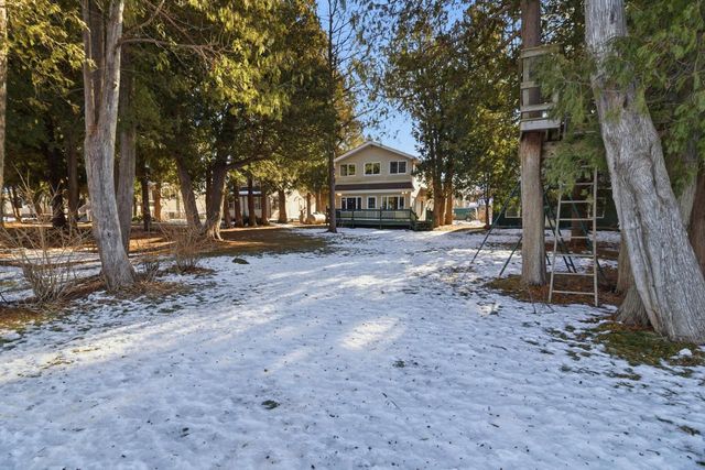 1324 W Green Lake DRIVE, West Bend, WI 53090