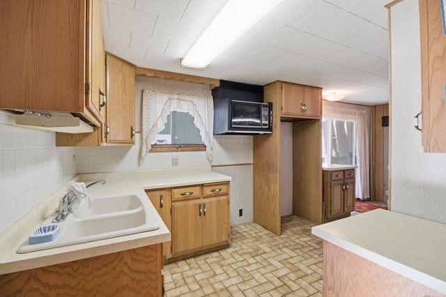 1324 W Green Lake DRIVE, West Bend, WI 53090