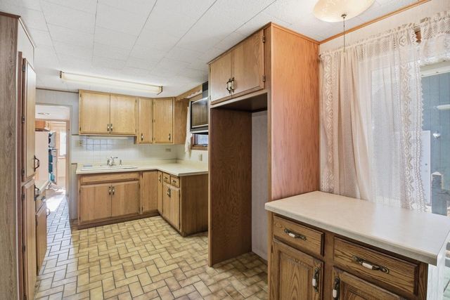 1324 W Green Lake DRIVE, West Bend, WI 53090