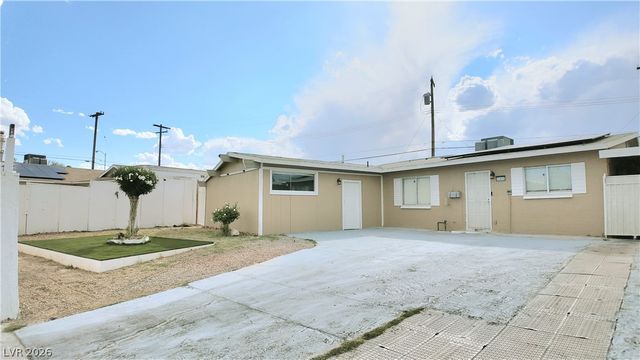 5463 Sir Monahan Street, Las Vegas, NV 89119