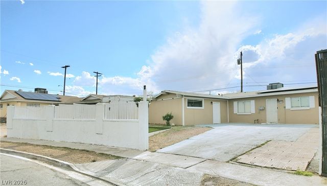 5463 Sir Monahan Street, Las Vegas, NV 89119