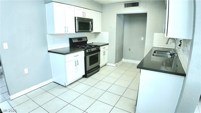 5463 Sir Monahan Street, Las Vegas, NV 89119