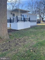 300 RIDGE RD #100, Etters, PA 17319