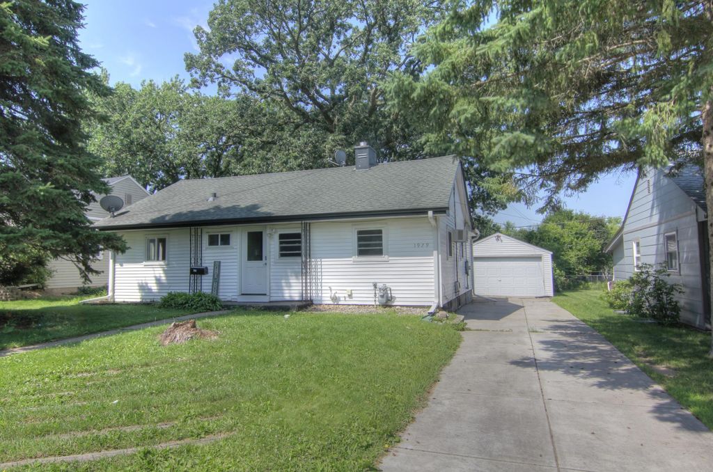 1979 Polaris Place, North Saint Paul, MN 55109