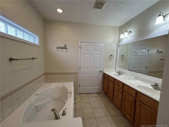 909 Hidden Oasis Drive, Fayetteville, NC 28312