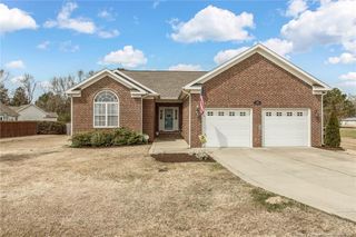 909 Hidden Oasis Drive, Fayetteville, NC 28312