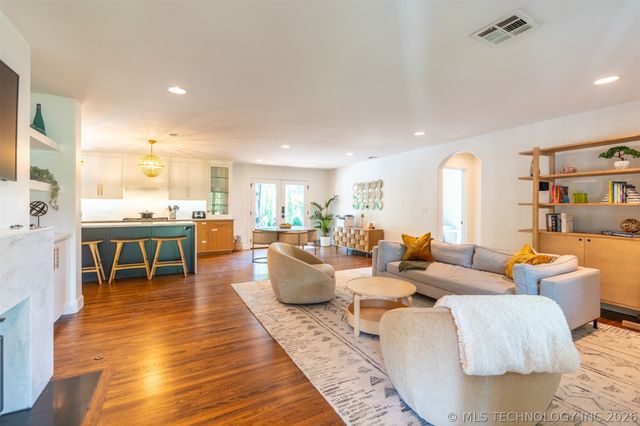 2415 E 36th Place, Tulsa, OK 74105