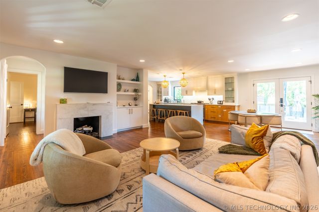 2415 E 36th Place, Tulsa, OK 74105