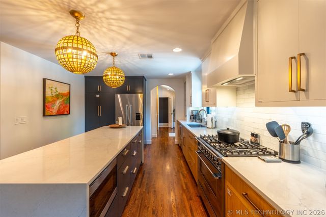 2415 E 36th Place, Tulsa, OK 74105