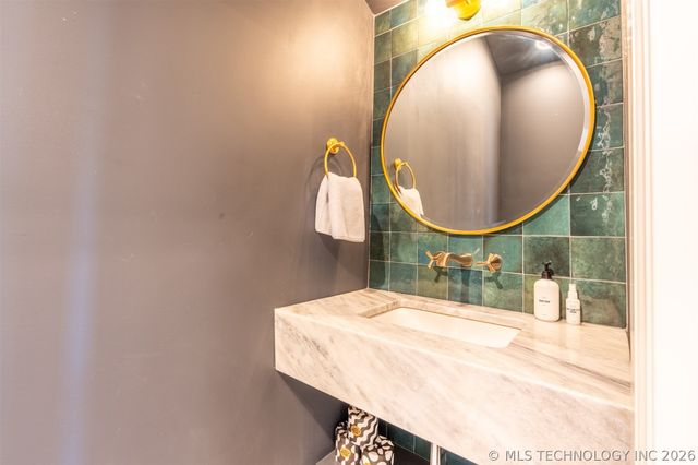 2415 E 36th Place, Tulsa, OK 74105
