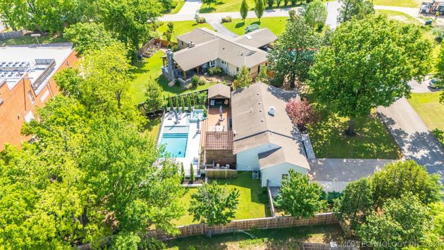 2415 E 36th Place, Tulsa, OK 74105