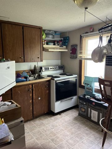 182 Main Street, Ferryville, WI 54628