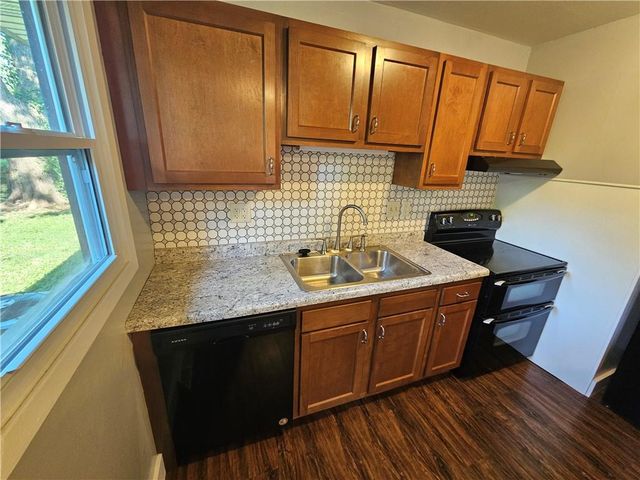 306 Pacific Drive, Belton, MO 64012