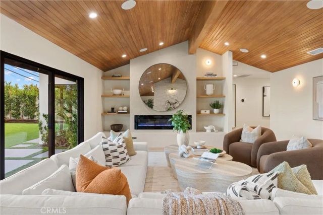 3080 Country Club Drive, Costa Mesa, CA 92626