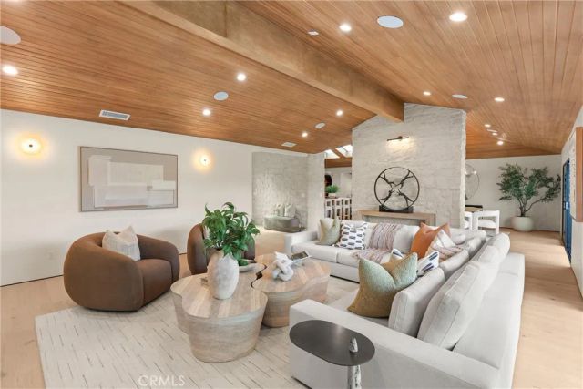 3080 Country Club Drive, Costa Mesa, CA 92626