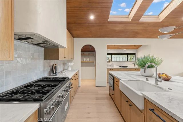 3080 Country Club Drive, Costa Mesa, CA 92626
