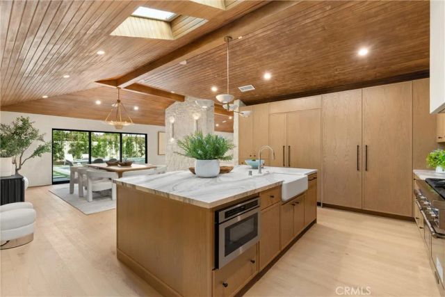 3080 Country Club Drive, Costa Mesa, CA 92626
