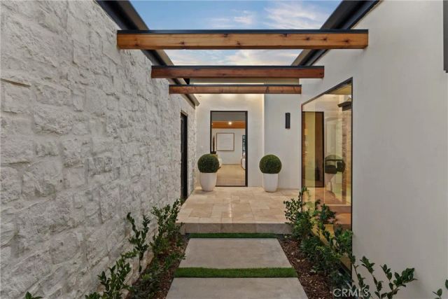 3080 Country Club Drive, Costa Mesa, CA 92626