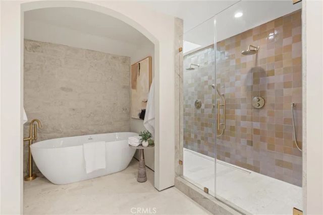 3080 Country Club Drive, Costa Mesa, CA 92626