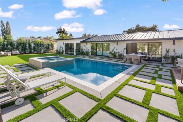 3080 Country Club Drive, Costa Mesa, CA 92626