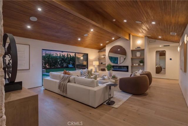 3080 Country Club Drive, Costa Mesa, CA 92626