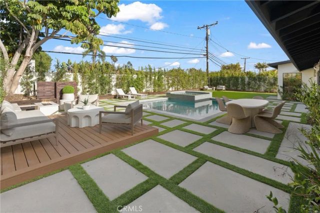 3080 Country Club Drive, Costa Mesa, CA 92626